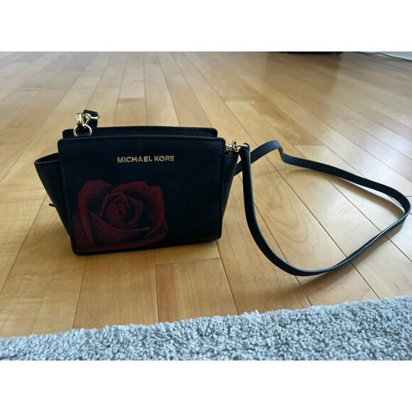 NWOT Michael Kors black small handbag with red rose design - Picture 1 of 5